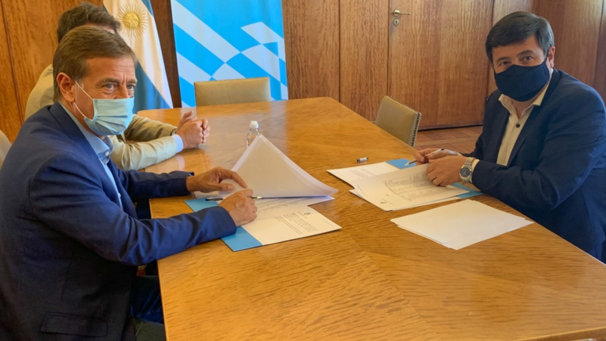 Suarez y Arroyo firmaron un convenio para urbanizar barrios populares